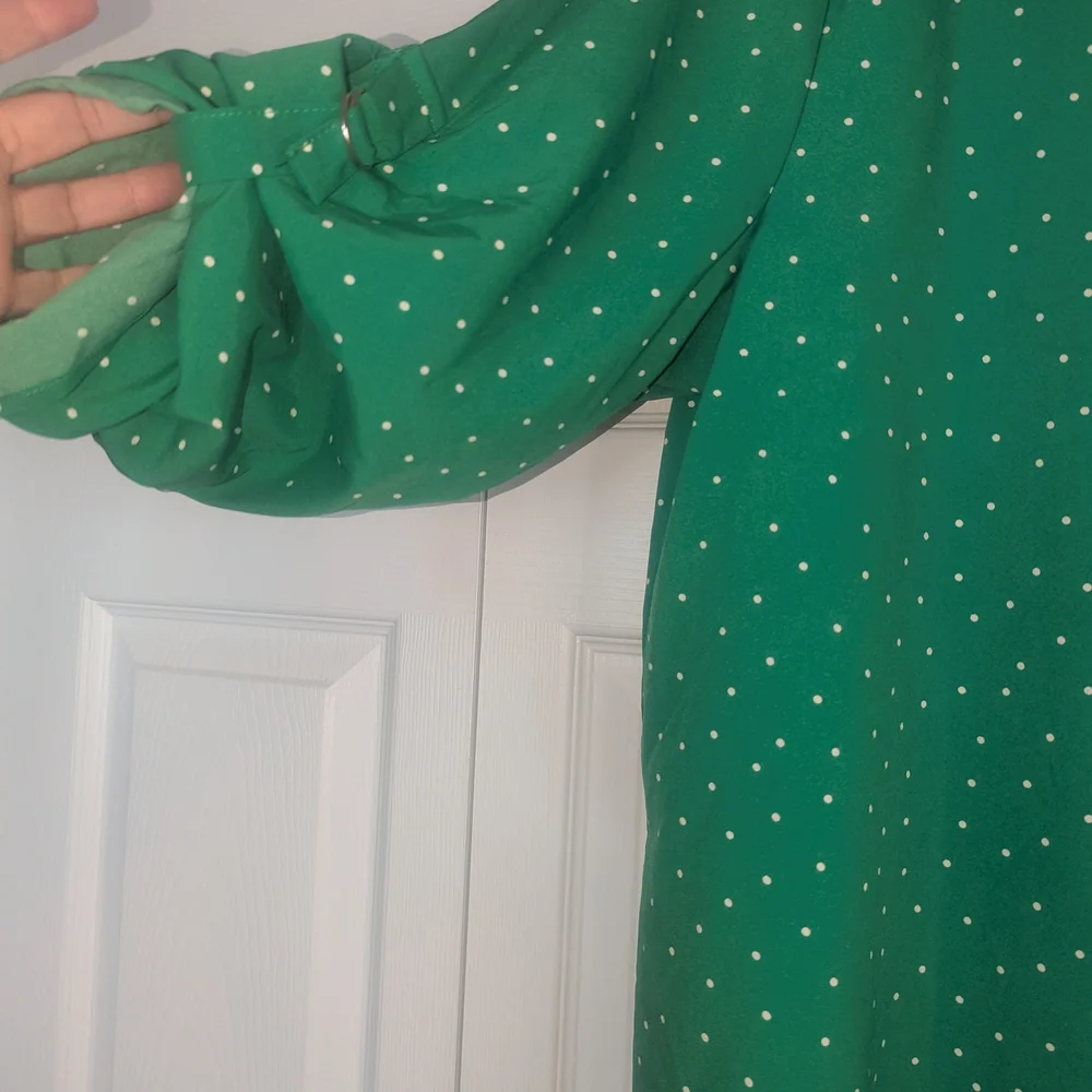 Size XL Chic Green Polka Dot‎ Blouse - Picture 3 of 7